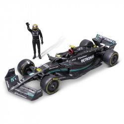 Bburago 1/24 F1 versenyautó pilótával - Mercedes-AMG F1 W14 E Performance Autó, jármű Bburago