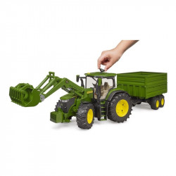 John Deere 7R 350 traktor homlokrakodóval és tandemtengelyes billenő pótkocsival