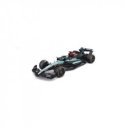 Bburago 1/24 F1 versenyautó - MB AMG W15 E Performance/Russel sisakkal