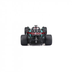 Bburago 1/24 F1 versenyautó - MB AMG W15 E Performance/Russel sisakkal