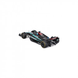 Bburago 1/24 F1 versenyautó - MB AMG W15 E Performance/Russel sisakkal